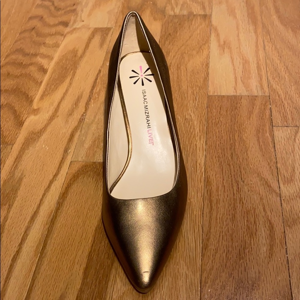 Isaac Mizrahi Live Jamie Gold Metallic Pumps - Picture 14 of 16